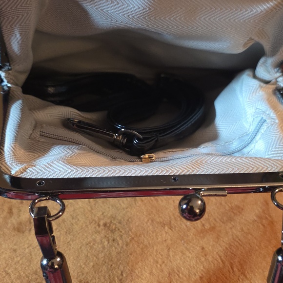 8 Piece FASHION GIFT OR RESALE BUNDLE. - Picture 10 of 14